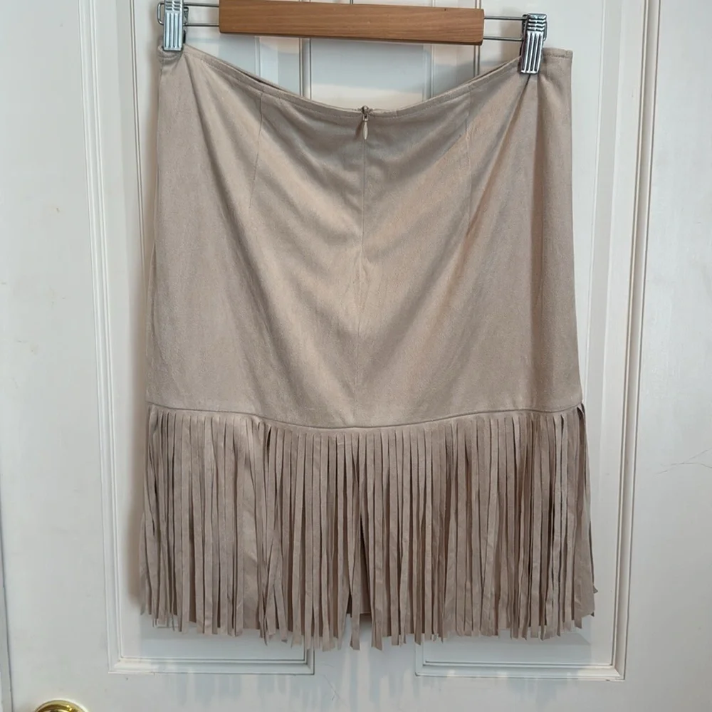 Flash 🔥sale🔥Woman NWT sand colored skirt